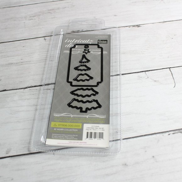 Couture Creations Christmas Tree Gift Tag Metal Cutting Die Cut Craft Set - Picture 2 of 2